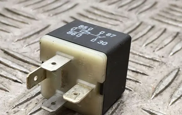 Volkswagen New Beetle Other relay 141951253B