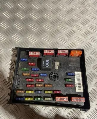 Volkswagen PASSAT B6 Fuse module 3C0937125