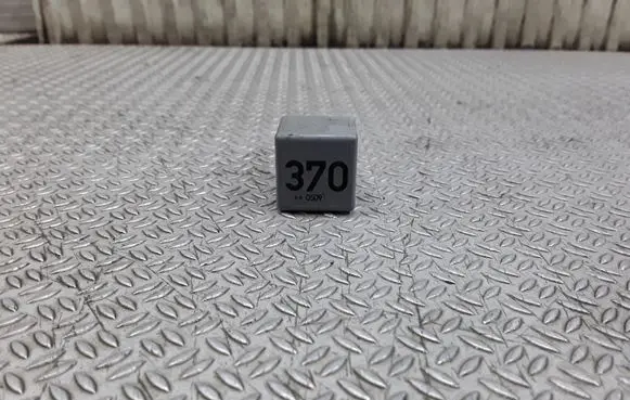 Audi A4 S4 B7 8E 8H Other relay 8D0951253