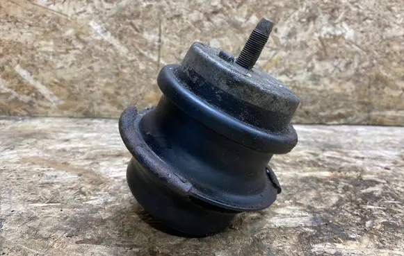 Engine mount bracket