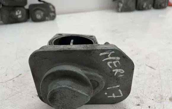 Opel Zafira B Throttle valve 8981052101
