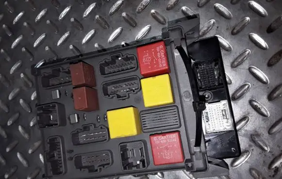 Renault Laguna II Fuse module 8200316856