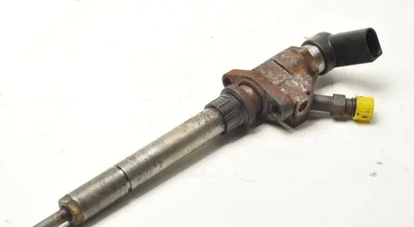 Volvo S40 Fuel injector 9657144580