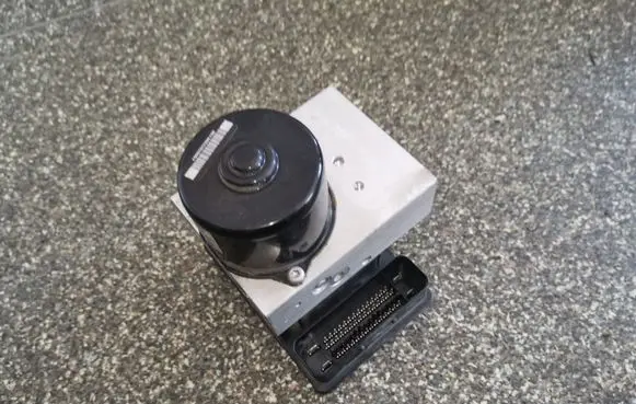 Mercedes-Benz C W203 ABS Pump A0365454032 A0064310312