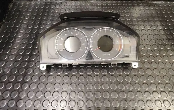 Volvo S60 Speedometer (instrument cluster) 31343328AA