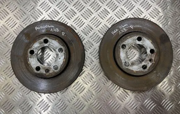 Volkswagen Polo IV 9N3 Front brake disc