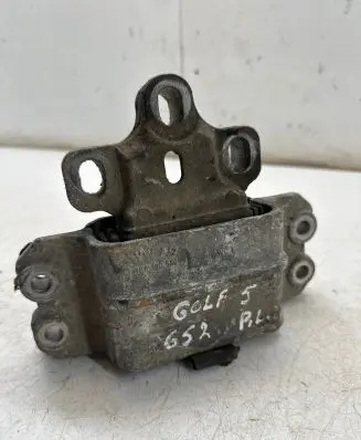 Volkswagen Golf V Engine mount bracket
