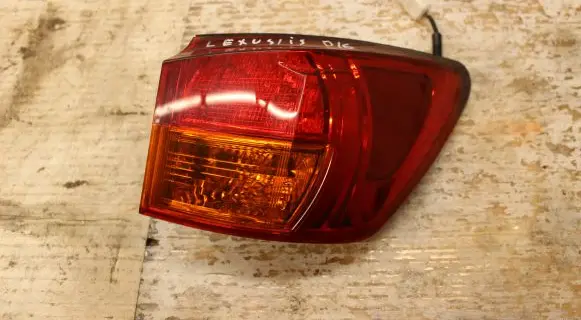 Lexus IS 220D-250-350 Rear/tail lights E111183