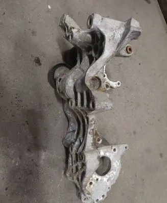 Volkswagen Multivan T5 Engine mounting bracket 03l903143c