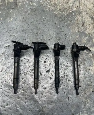Mercedes-Benz Vito Viano W638 Fuel injectors set 0986435045
