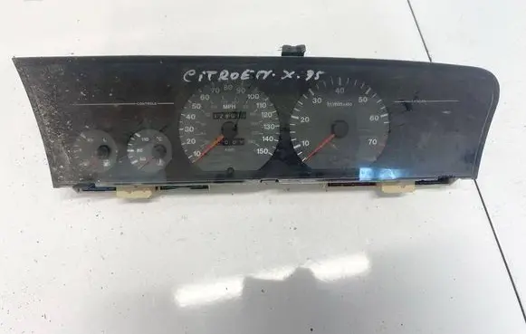 Citroen Xantia Speedometer (instrument cluster) 09021129904 9624900380