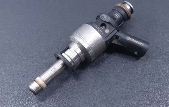 Audi A8 S8 D4 4H Fuel injector 1079036N 104790532