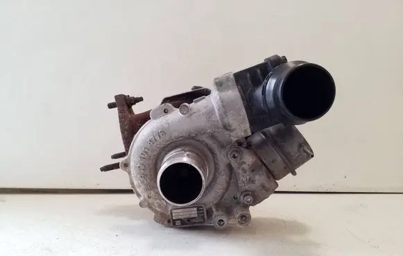 Mercedes-Benz Vito Viano W447 Turbo 8201067824 10972R 54389700010