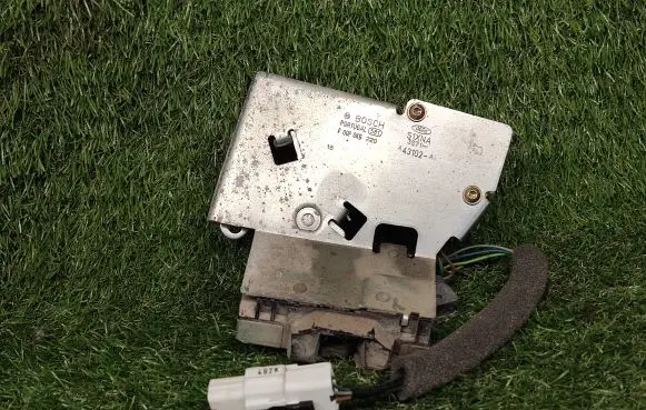 Ford Mondeo Mk III Tailgate/trunk/boot lock/catch/latch 3S7143102AA