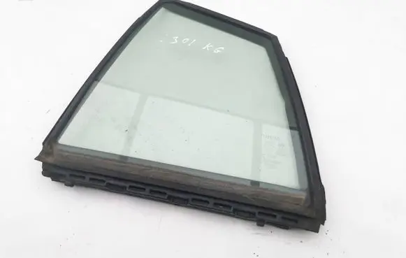 Toyota Prius (XW50) Rear vent window glass 6818947030