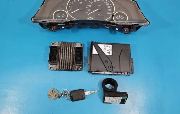 Opel Meriva A Engine control unit/module ECU 12214830 IMPRK1573091