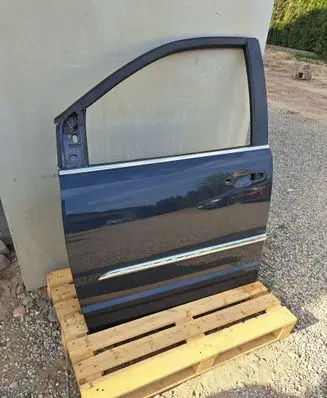 Chrysler Town & Country V Front door