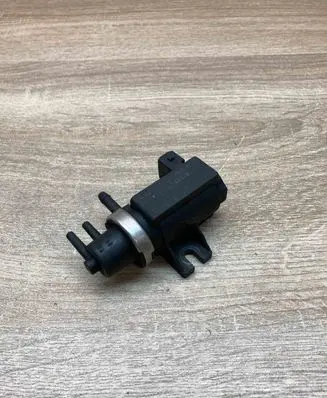 BMW 5 E39 Turbo solenoid valve 2246175