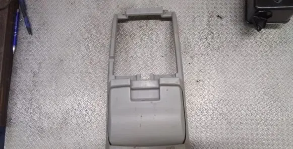 Cup holder front