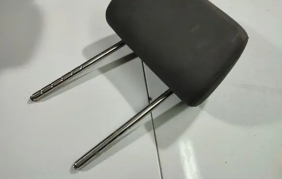 Volkswagen Golf Plus Front seat headrest 