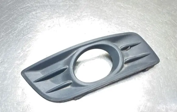 Volvo V50 Front fog light trim/grill 30779101 BP8BB