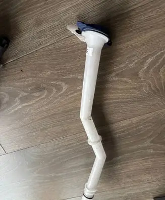 Toyota C-HR II Window washer liquid tank fill tube E91074