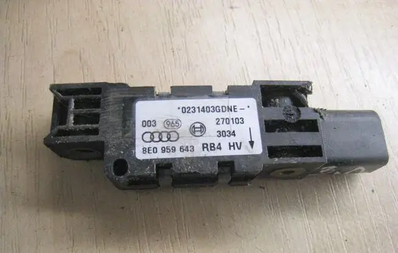 Volkswagen Phaeton Airbag deployment crash/impact sensor 8E0959643