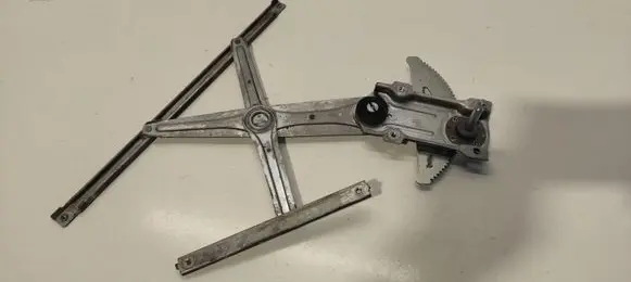 Rear door manual window regulator