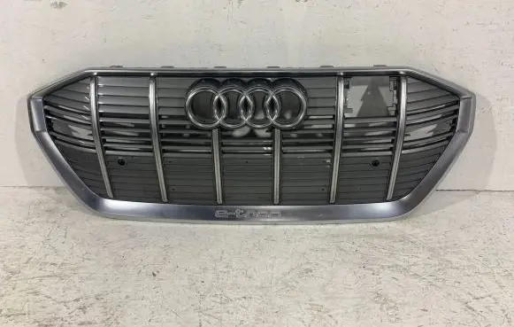 Audi e-tron Front bumper upper radiator grill 4KE853651