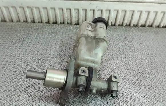 Peugeot 407 Master brake cylinder 9646980980