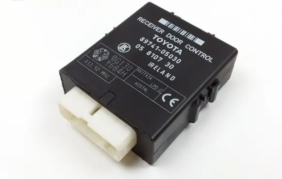 Toyota Avensis T220 Door control unit/module 8974105030 05810730