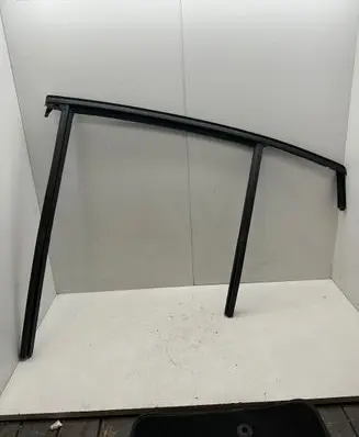 Volvo C40 Rubber seal rear door window/glass 