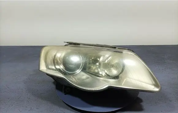 Volkswagen PASSAT B6 Headlight/headlamp 