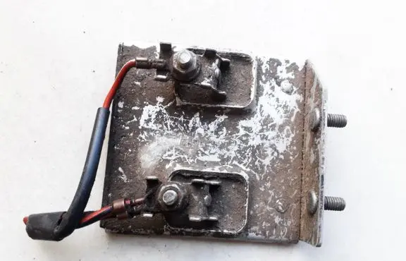 Audi A4 S4 B5 8D Coolant fan relay 8D0959493