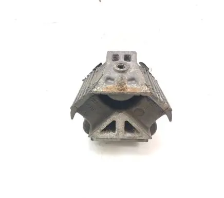 Volkswagen Crafter Engine mount bracket A906241