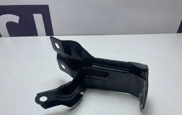 Volvo XC60 Radiator mount bracket