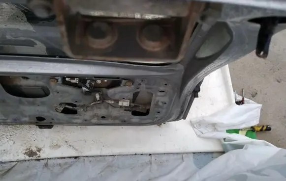 Nissan X-Trail T30 Tailgate/trunk/boot hinge