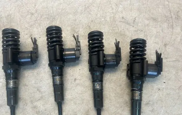Audi A4 S4 B8 8K Fuel injectors set 0414720404 03G130073G