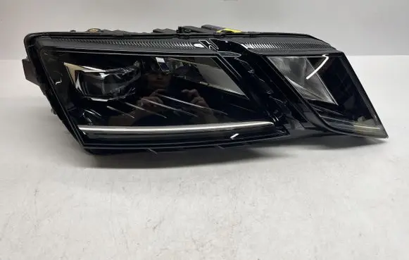 Skoda Octavia Mk1 (1U) Headlight/headlamp 5E1941016D