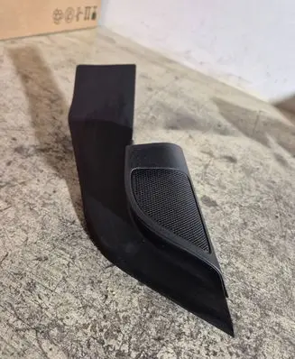 Front door high frequency speaker