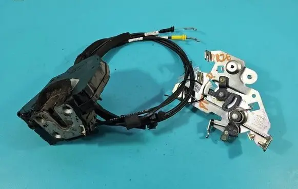 Renault Trafic III (X82) Rear door lock 825027817R IMPRK1545139