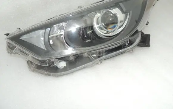 Toyota Yaris XP210 Headlight/headlamp 81106K0060