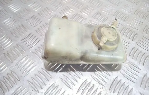 Brake fluid reservoir