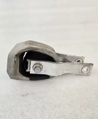 Engine mount bracket