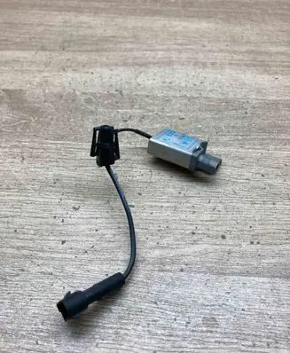 BMW 5 E39 Antenna control unit 8362533