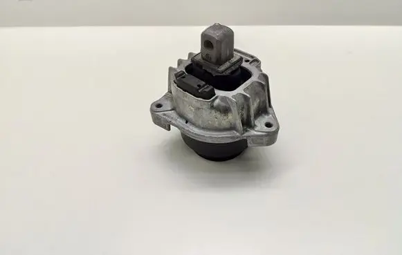 Engine mount bracket