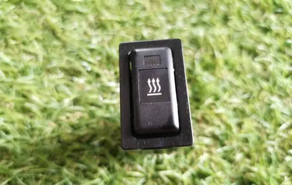 Toyota Avensis T250 Windscreen/window heater switch 153261