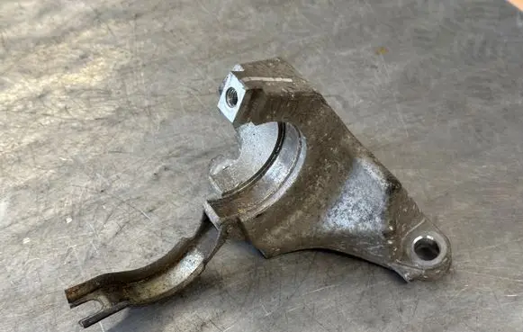 Renault Scenic III - Grand scenic III Driveshaft support bearing bracket 397747256R