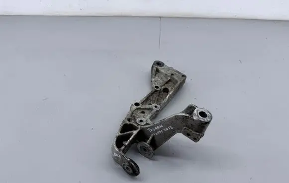 Volkswagen Touran II Engine mounting bracket 1K0199295E
