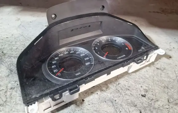 Speedometer (instrument cluster)
